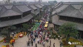 青州古城吃瓜现场,夏日街头美食狂欢纪实