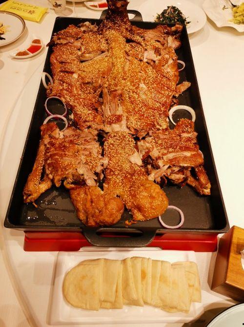 聚众吃瓜违法吗,法律边界与行为规范探讨  第3张