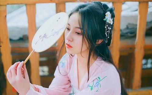 汉服袒露吃瓜事件视频,吃瓜群众热议传统与现代的碰撞  第2张