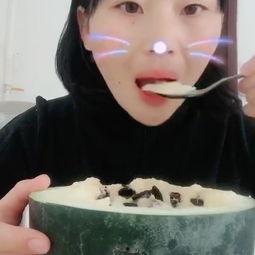 南妹儿吃瓜视频,揭秘娱乐圈幕后故事  第2张