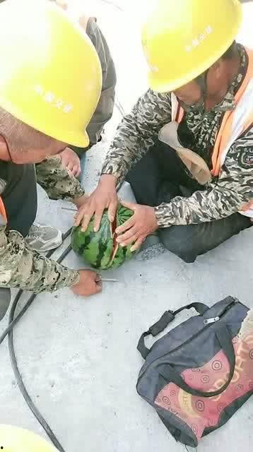 吃瓜工地全集,揭秘建筑工地的欢乐日常  第3张