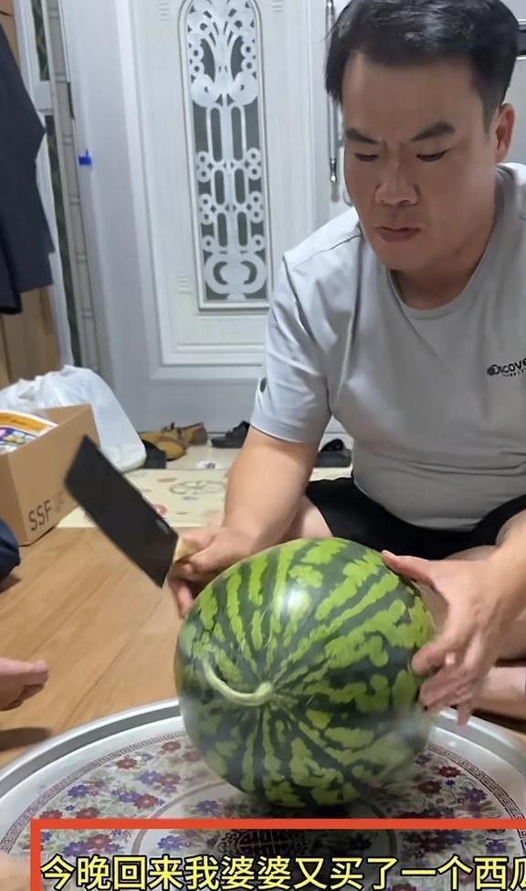 昆明吃瓜博主,跟随吃瓜博主品味地道风味  第2张