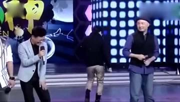 孙女吃小白瓜,孙女品尝小白瓜的欢乐时光  第3张